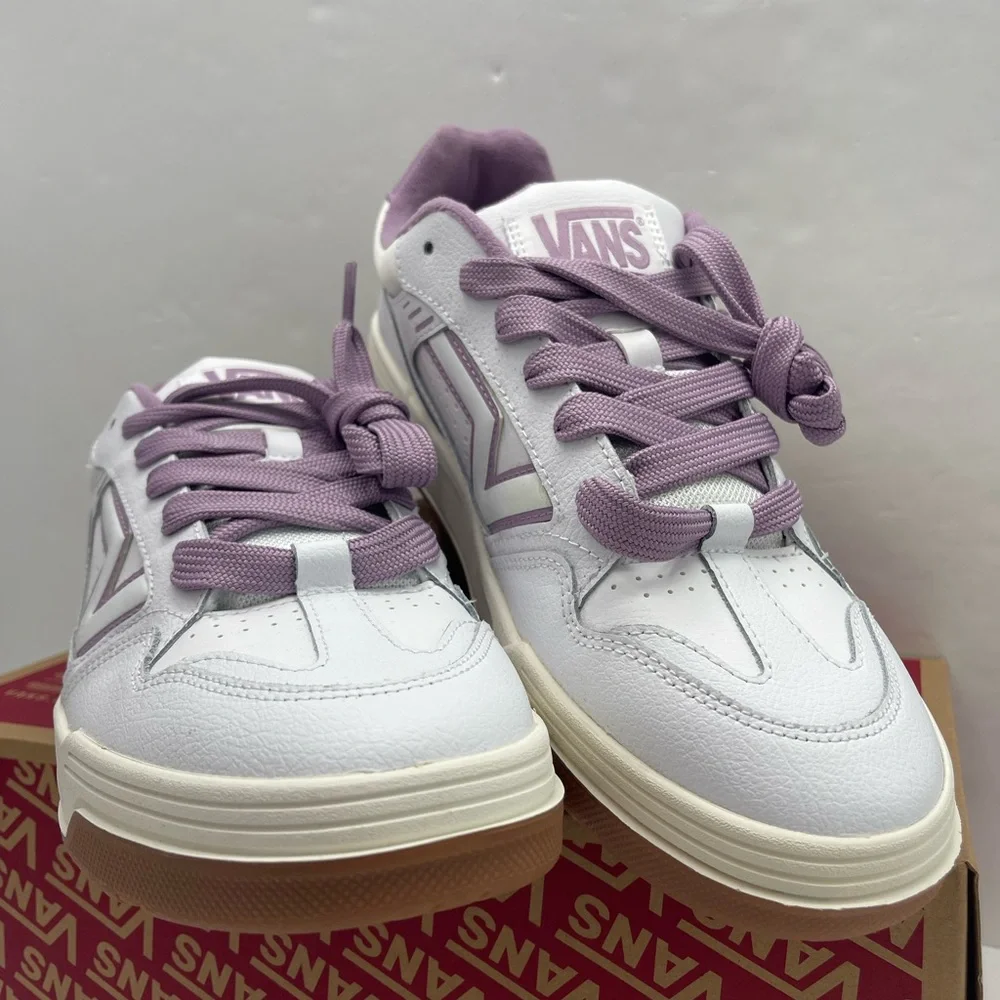 Vans Men’s Upland
Vintage Leather Purple
VN000D1HPRP White and Lavender Sneakers - Picture 3 of 16